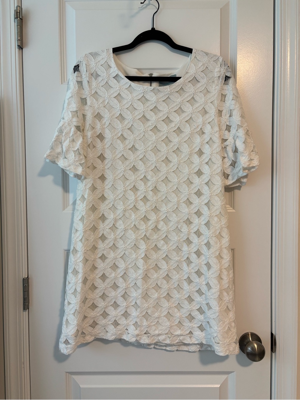 Skies Are Blue Size L White Lace Geometric Floral Shift Dress